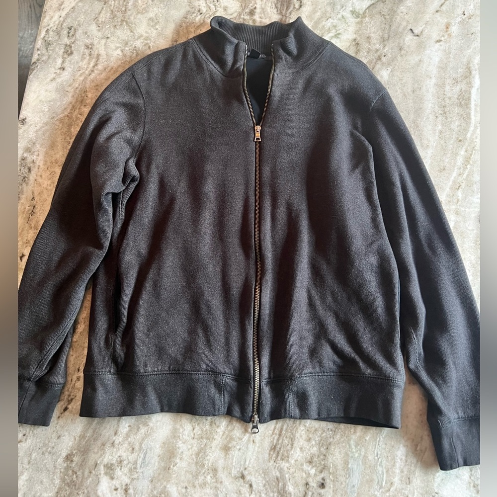 Men’s Banana Republic Size large gray full zip sweatshirt (like new)